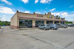 Retail center at 18417 Hwy 105 W, Conroe, TX