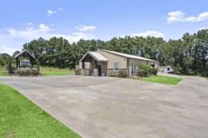 Freestanding office building at 5704 Hwy 190 in Livingston, TX